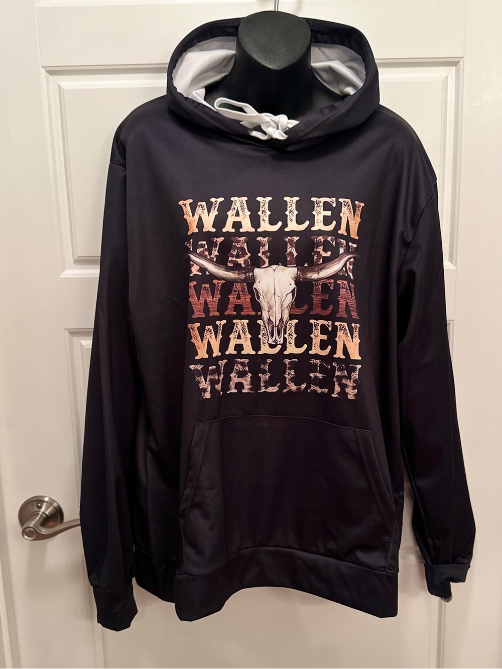 Morgan Wallen Pullover hoodie size M in like new condition